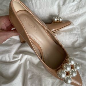 PEARL ACCENT PUMPS